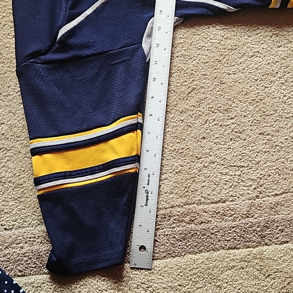 Buffalo Sabres Jersey- youth 4-7 - Picture 16 of 16